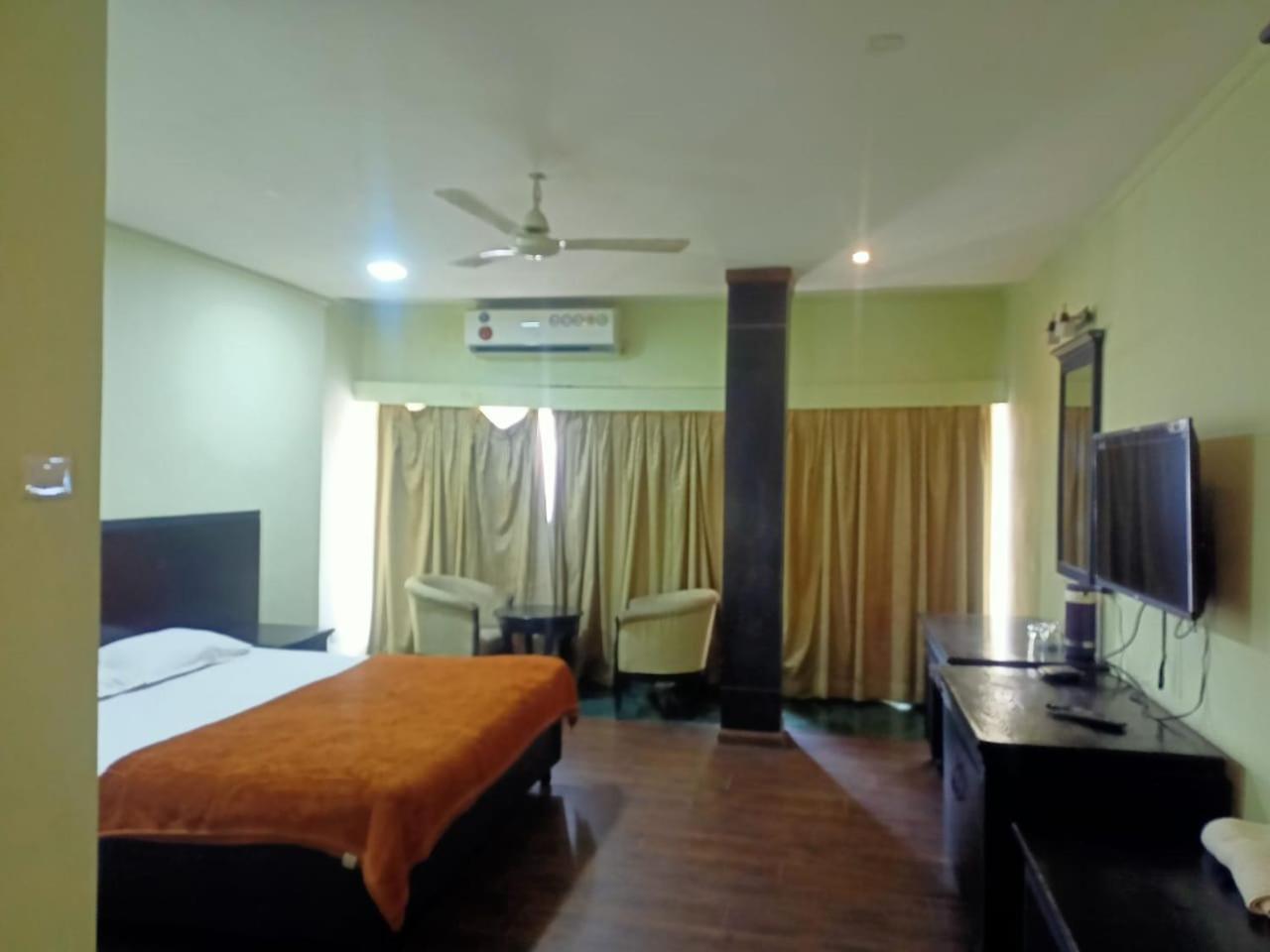 Hotel Skylark Nagpur Zewnętrze zdjęcie