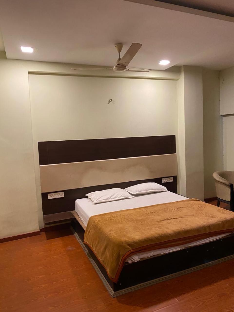 Hotel Skylark Nagpur Zewnętrze zdjęcie